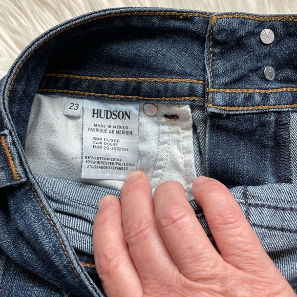 HUDSON Women's Croxley Mid Rise, Cuffed, Jean Short - Picture 7 of 7